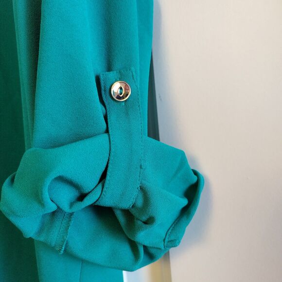 Susan Graver Stretchy Green V Neck Blouse Roll Tab Sleeve 14 St Patricks Day - Picture 4 of 6